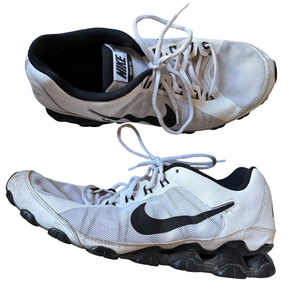Nike Men's White and Black Athletic Sneakers